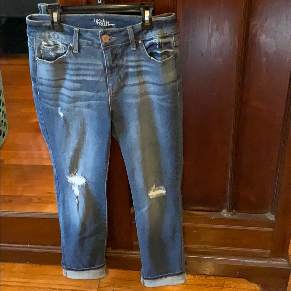 Women’s crop pants.